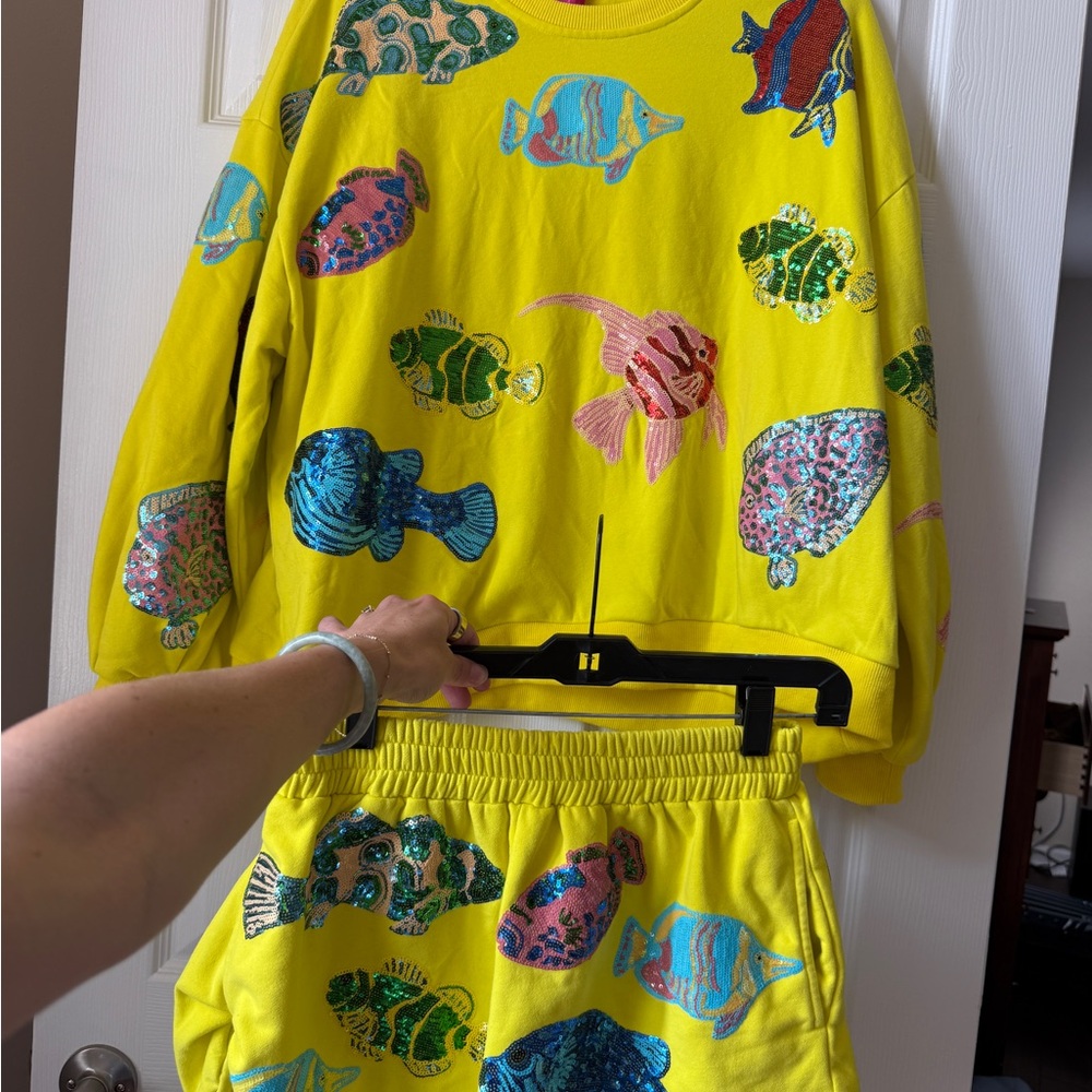 QUEEN OF SPARKLES Yellow Fish Print Set